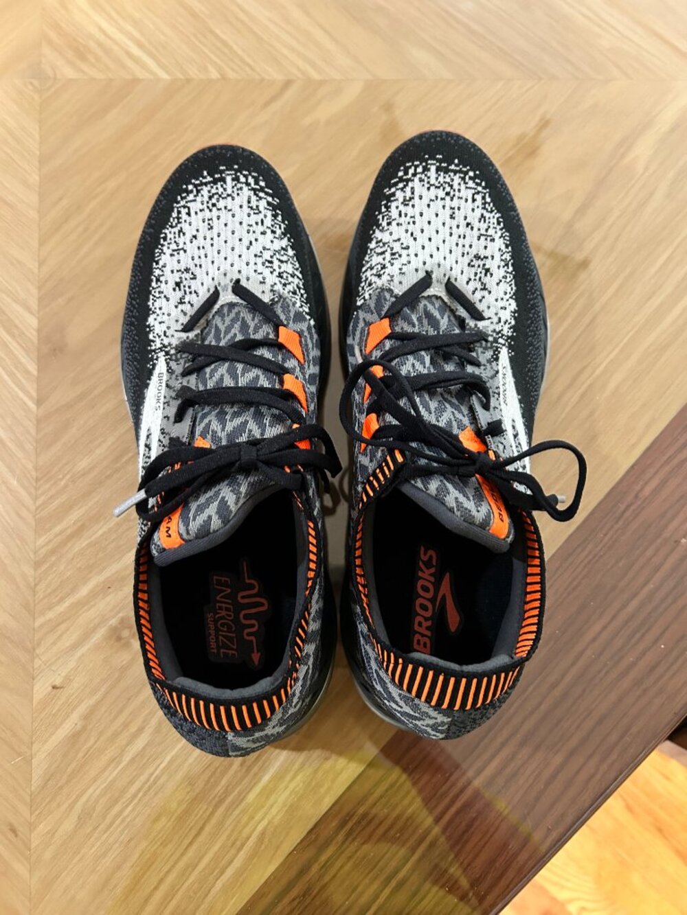 Brooks Bedlam Running Shoes Size 11 - Like New - Picture 2 of 6